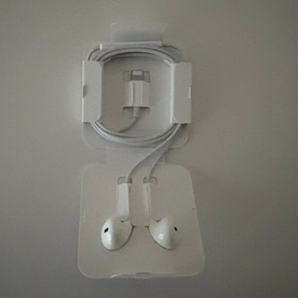 Headphones - Picture 2 of 6